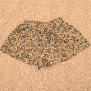 Floral shorts, loose fitting